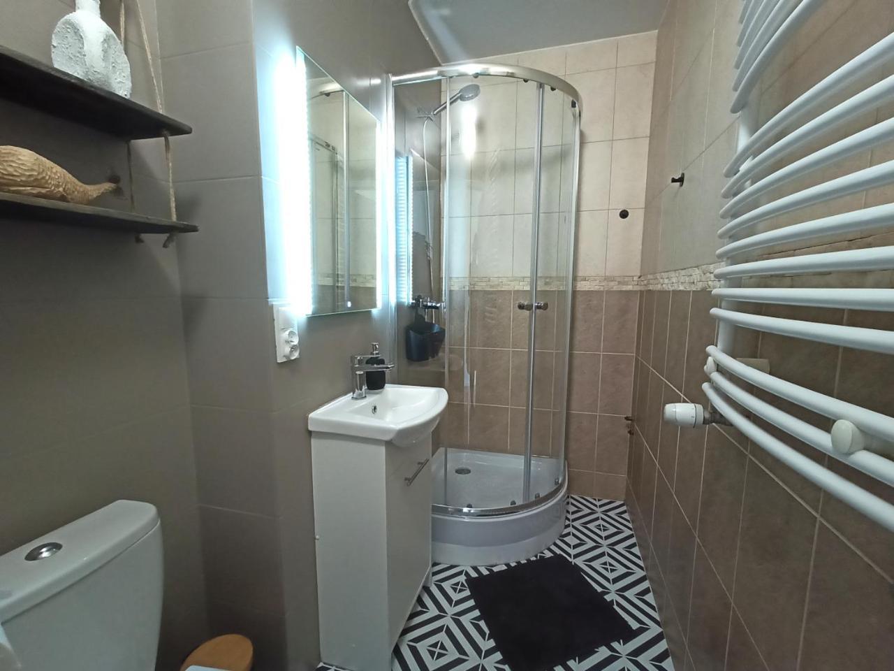 Lemuria Pokoje Hostel Chojnowska A Легница Экстерьер фото